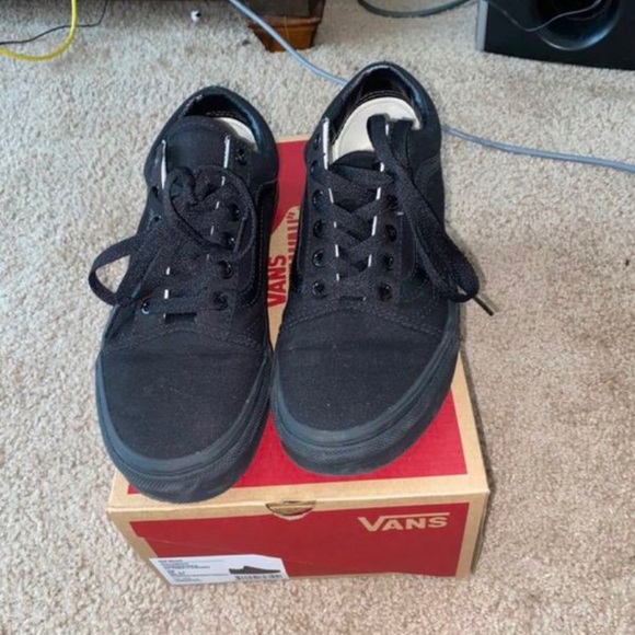 Vans Shoes - Vans old skool
